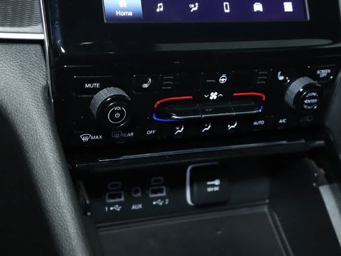 Used 2023 Jeep Grand Cherokee Altitude AWD/4WD image 26