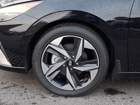 Certified 2023 Hyundai Elantra Limited FWD image 8