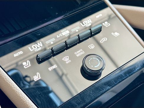 Used 2025 Porsche Cayenne Coupe image 16