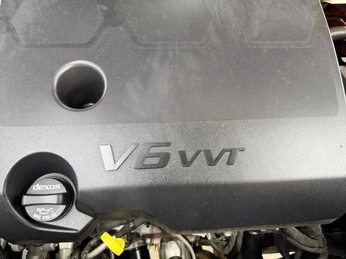 Used 2022 Chevrolet Traverse LT FWD image 36