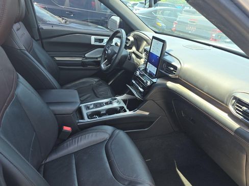 Used 2022 Ford Explorer Platinum w/ Equipment Group 601A AWD/4WD image 6