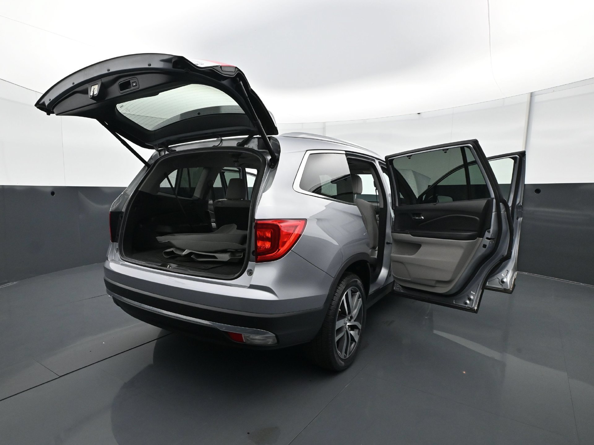 Used 2017 Honda Pilot Touring image 34