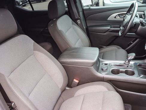Used 2022 Chevrolet Traverse LT image 41