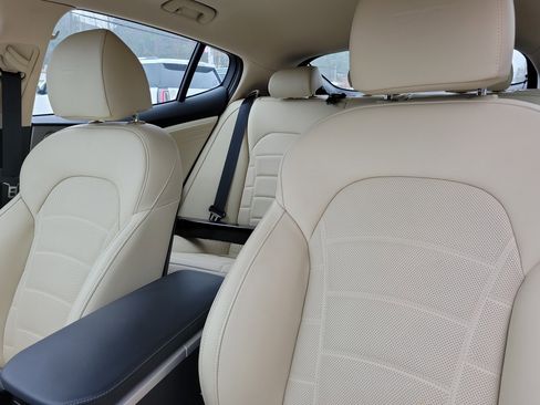 Used 2023 Kia Stinger GT2 image 5