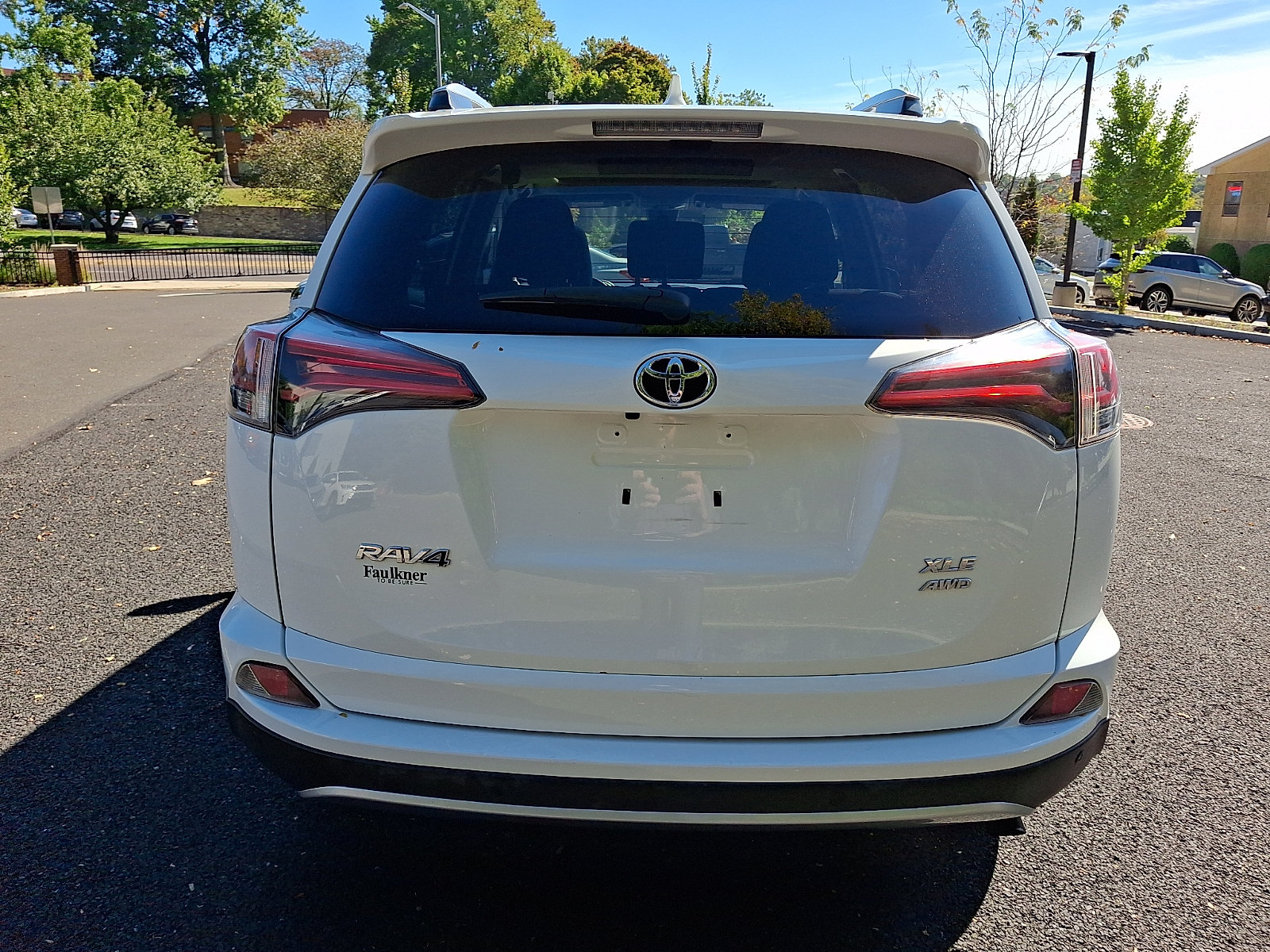 Used 2018 Toyota RAV4 XLE AWD/4WD image 5