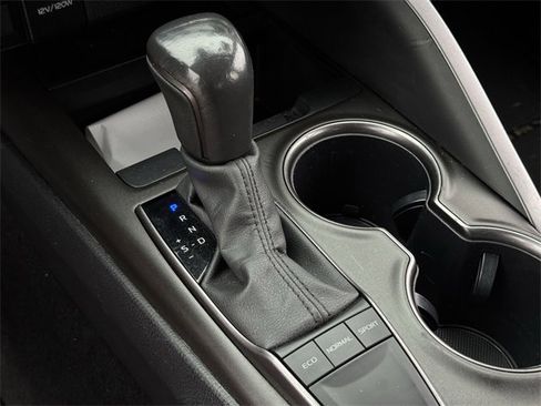 Used 2024 Toyota Camry SE image 19