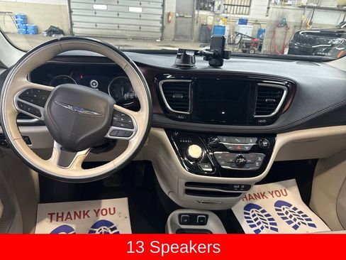 Used 2019 Chrysler Pacifica Limited image 13