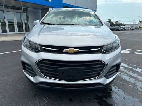 Used 2018 Chevrolet Trax LS image 2