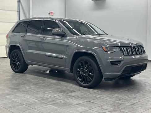 Used 2022 Jeep Grand Cherokee Laredo X AWD/4WD image 1