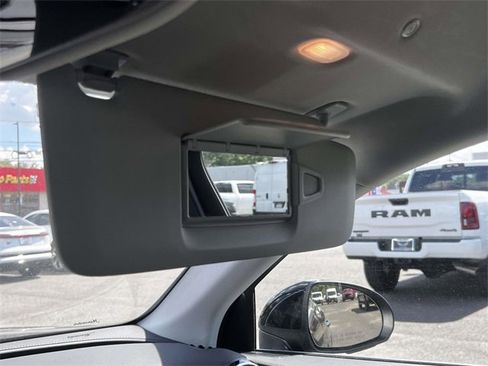 Used 2025 Mercedes-Benz GLC 350e 4MATIC image 32