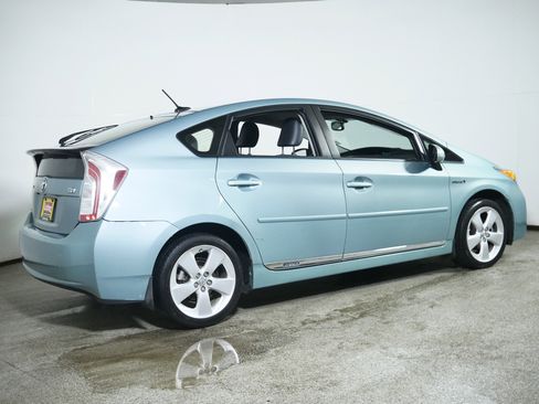 Used 2015 Toyota Prius Five image 7