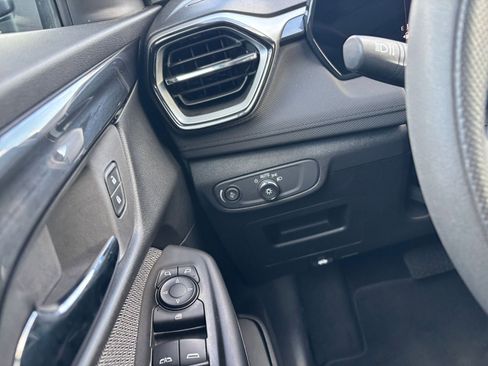 Used 2025 Chevrolet TrailBlazer LT image 32