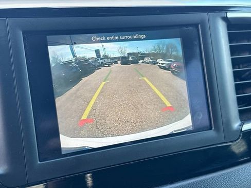 Used 2018 Chrysler Pacifica Touring Plus w/ S Appearance Package FWD image 13
