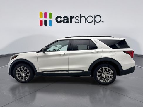 Used 2025 Ford Explorer Active w/ Active Comfort Package AWD/4WD image 2