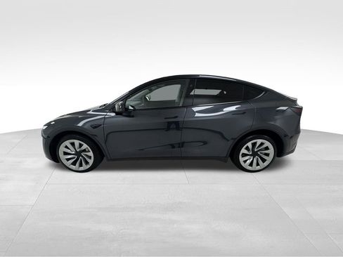 Used 2026 Tesla Model Y Long Range image 4