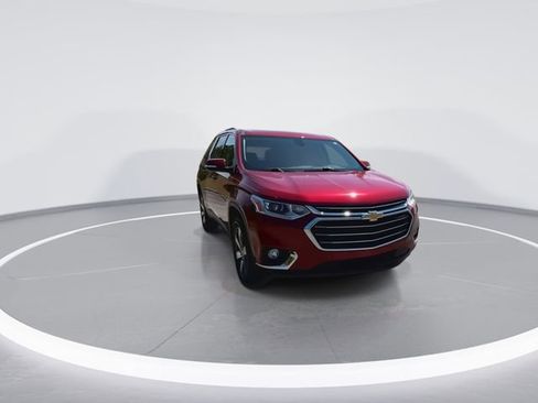 Used 2018 Chevrolet Traverse LT FWD image 2