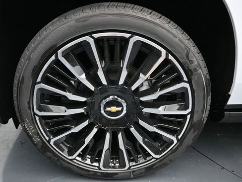 New 2026 Chevrolet Suburban High Country AWD/4WD image 13