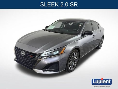 Used 2023 Nissan Altima 2.0 SR FWD image 11