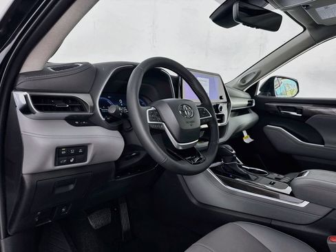 New 2026 Toyota Highlander Limited AWD/4WD image 13