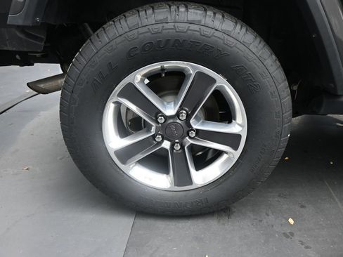 Used 2018 Jeep Wrangler Unlimited Sahara image 23