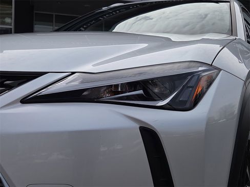 Used 2022 Lexus UX 250h image 9