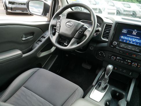 Certified 2023 Nissan Frontier SV w/ SV Convenience Package AWD/4WD image 9
