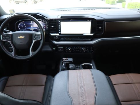 Used 2024 Chevrolet Silverado 1500 High Country w/ High Country Premium Package AWD/4WD image 16