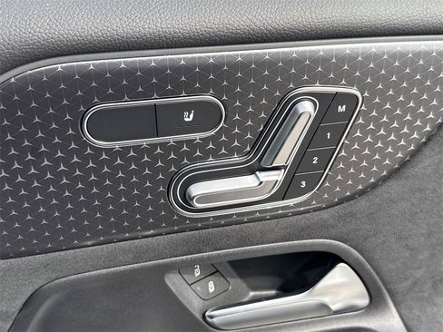 Certified 2025 Mercedes-Benz GLB 250 GLB 250 image 18