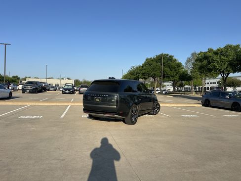 Used 2023 Land Rover Range Rover SE image 2