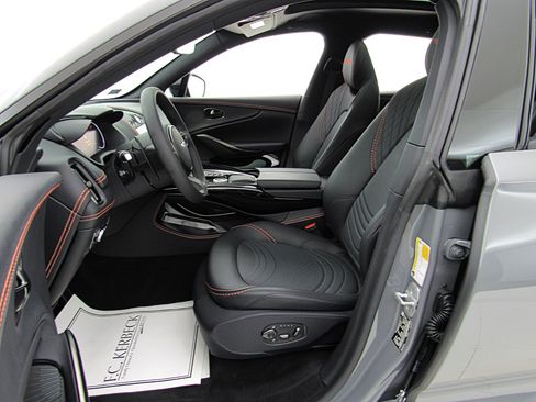 Used 2023 Aston Martin DBX AWD/4WD image 34