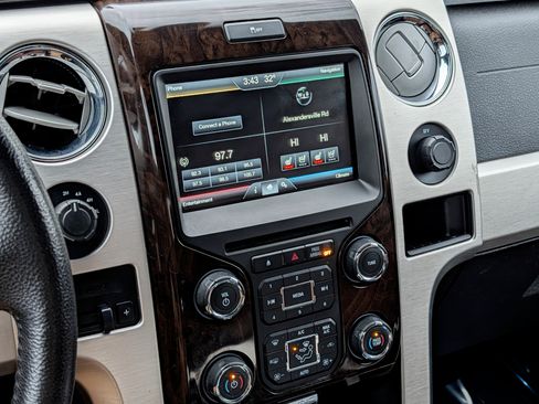 Used 2014 Ford F150 Platinum image 19