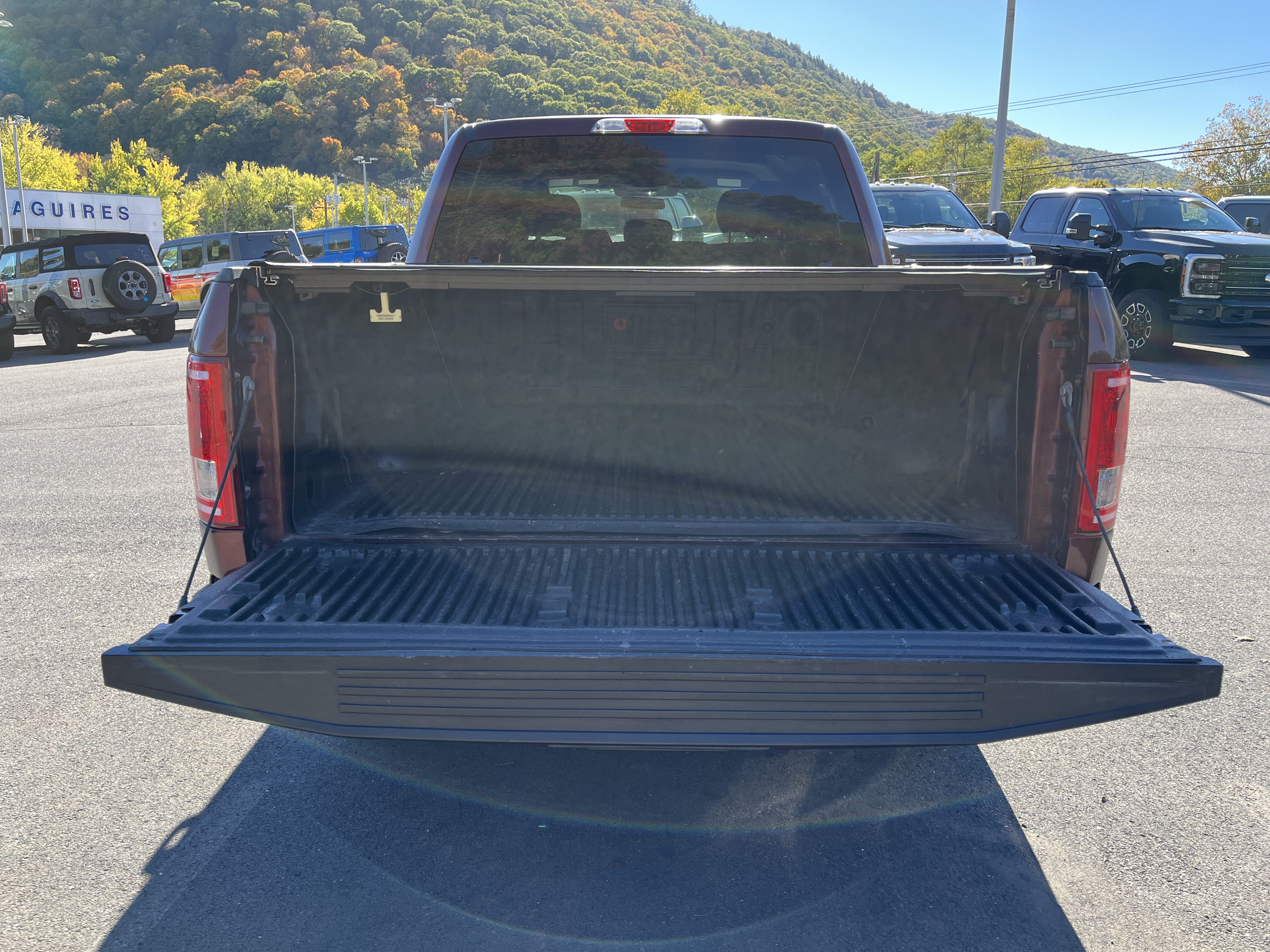 Used 2017 Ford F150 XLT AWD/4WD image 9