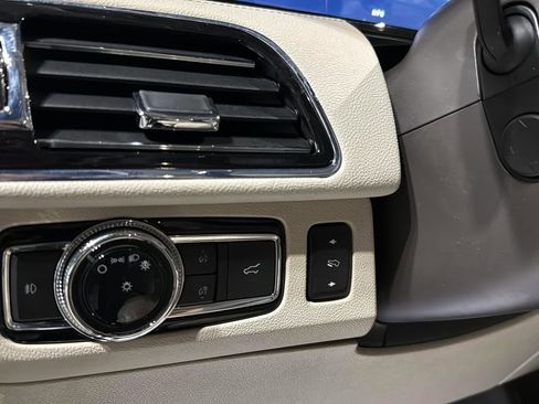 Used 2021 Lincoln Navigator Reserve w/ Luxury Package image 18