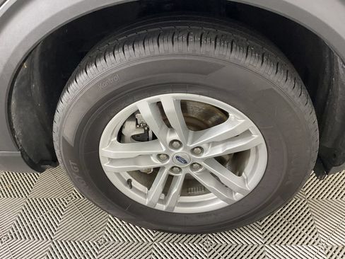 Used 2023 Ford Explorer XLT AWD/4WD image 11