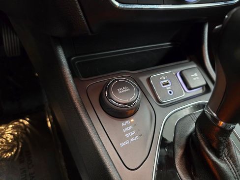 Used 2023 Jeep Cherokee Altitude Lux AWD/4WD image 31