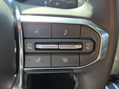 Used 2026 GMC Acadia Elevation w/ Elevation Premium Package FWD image 24
