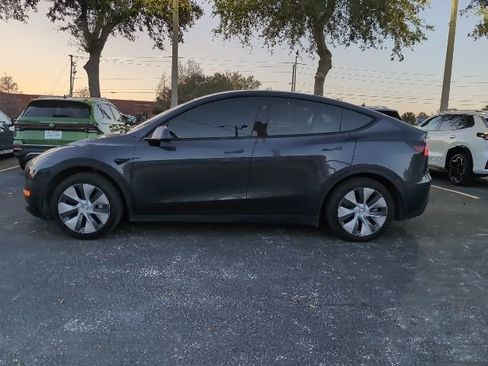 Used 2024 Tesla Model Y Long Range image 3
