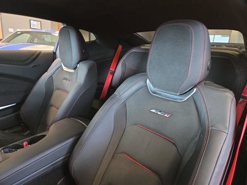 Used 2018 Chevrolet Camaro ZL1 RWD image 15