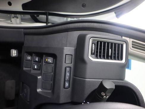 Certified 2024 Nissan Frontier SV w/ Technology Package image 20