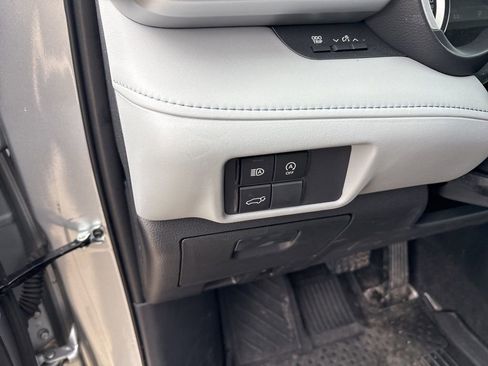 Used 2023 Toyota Highlander XLE image 13