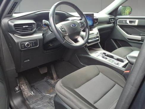 Used 2023 Ford Explorer XLT AWD/4WD image 8
