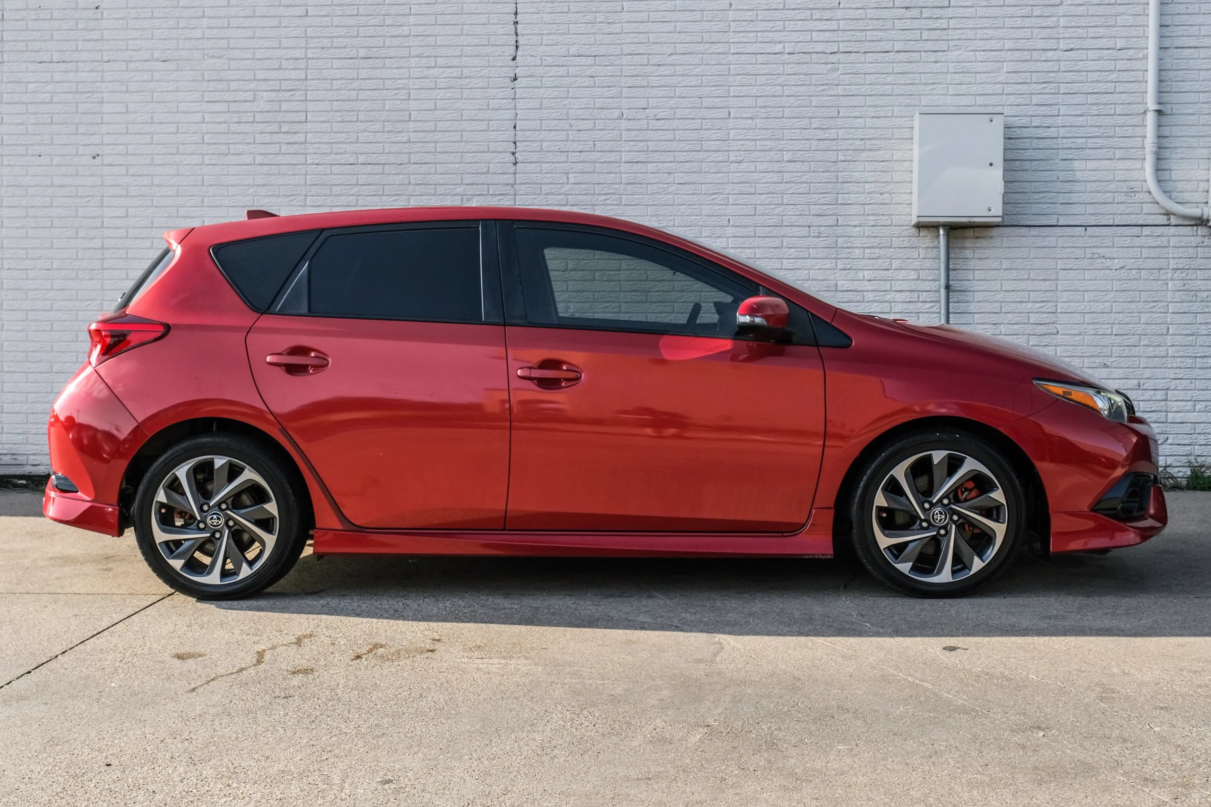 Used 2018 Toyota Corolla iM FWD image 6