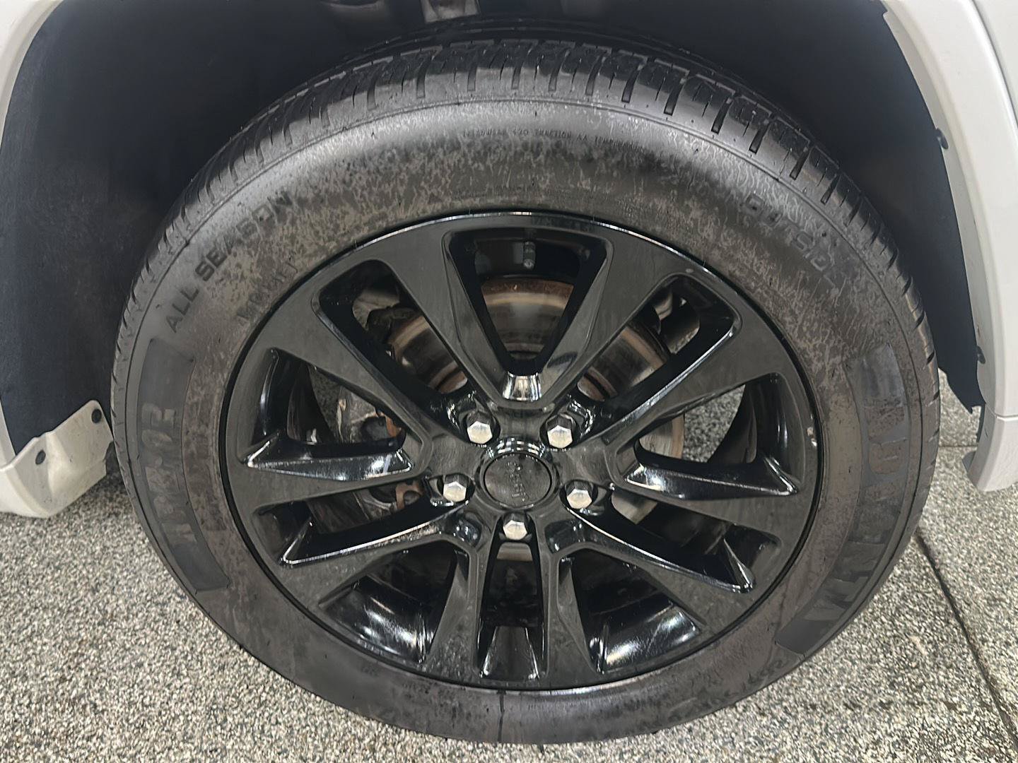 Used 2018 Jeep Grand Cherokee Altitude AWD/4WD image 9