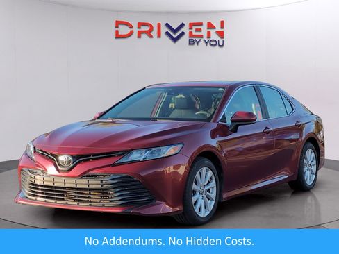 Used 2020 Toyota Camry LE image 1