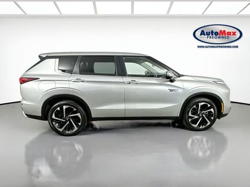 Used 2023 Mitsubishi Outlander SE AWD/4WD image 9