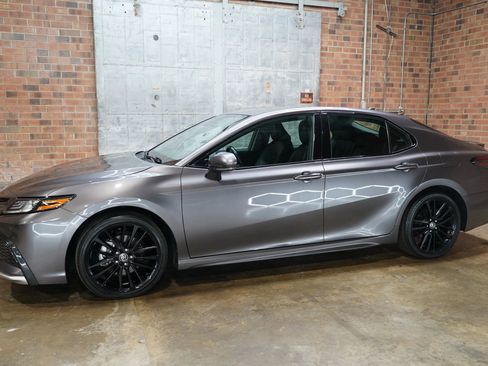 Used 2023 Toyota Camry XSE image 9