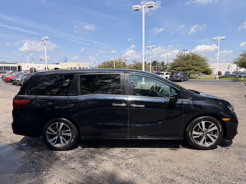 Used 2021 Honda Odyssey Touring image 2