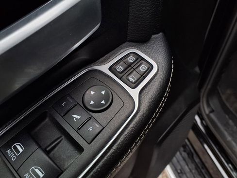 Used 2024 RAM 2500 Big Horn w/ Sport Appearance Package image 26