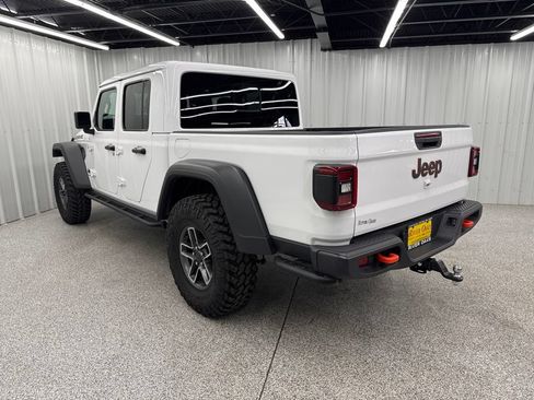 Used 2025 Jeep Gladiator Mojave w/ Convenience Group AWD/4WD image 4