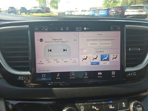 Used 2022 Chrysler Pacifica Touring-L FWD image 9